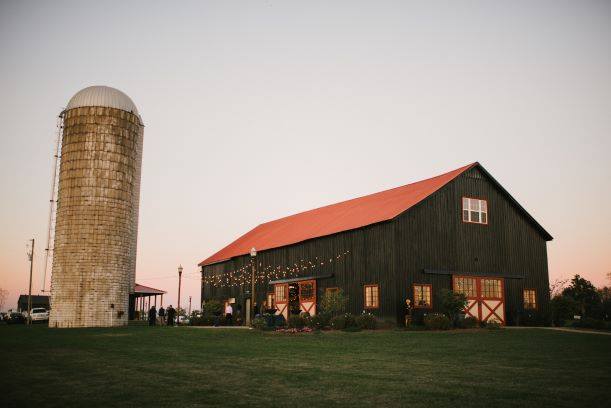 Evans Orchard Event Barn, Wedding venue, barn wedding, country wedding, rustic wedding, wedding venue, venue owners, wedding planning, engaged, bride, groom, Kentucky Wedding