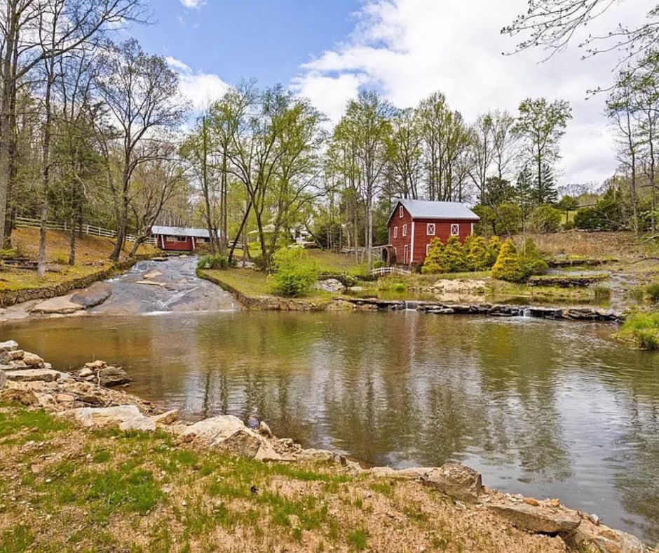 North Carolina Wedding Venue, Raleigh Wedding Venue For Sale, Wedding Venue For Sale, Durham Wedding Venue for sale, wedding venue seller, wedding venue buyer, barn wedding venue, river, trees, waterfront, historic