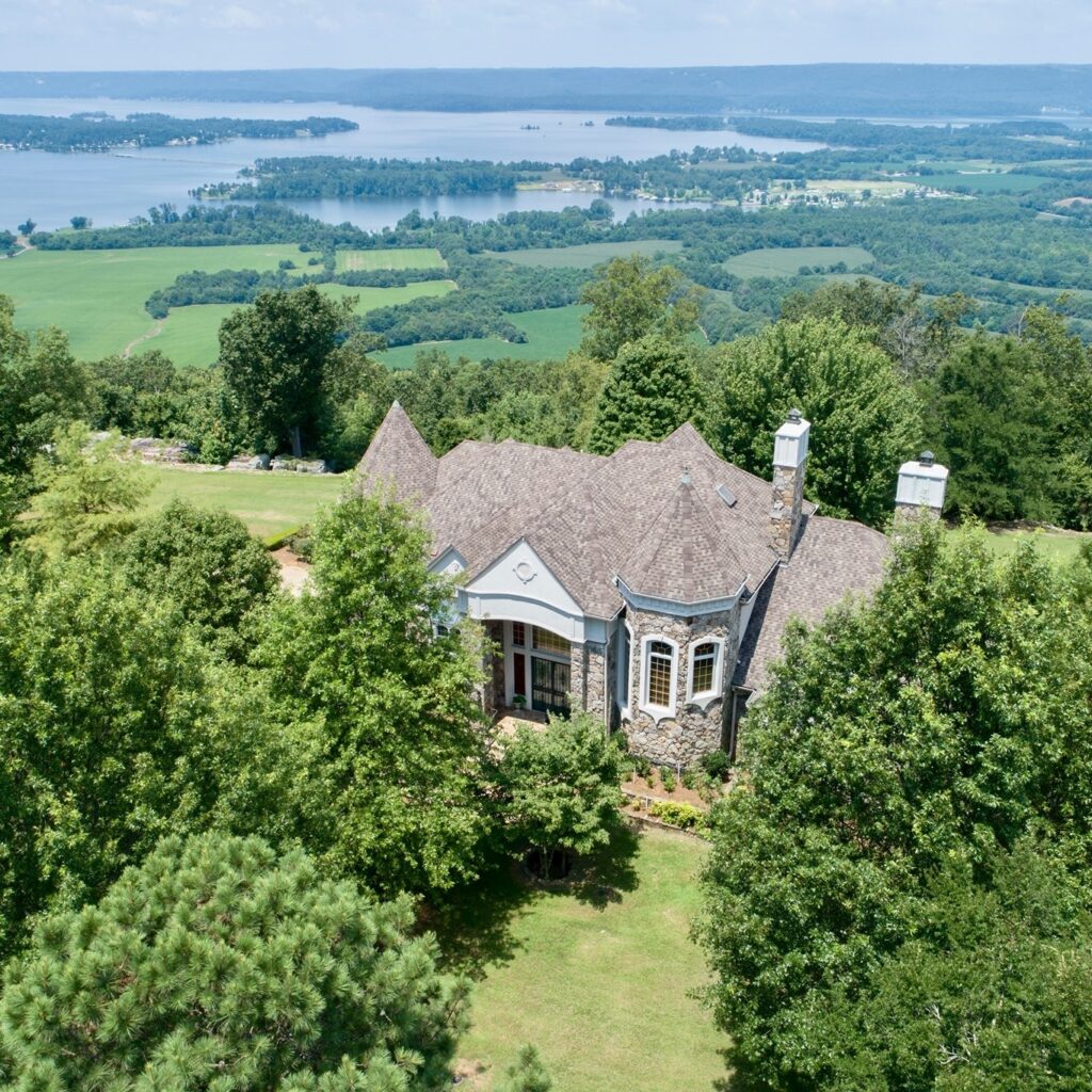 Wedding venue for sale, Alabama, Huntsville, Birmingham, Chattanooga, Atlanta, wedding venue seller, wedding venue overlooking Tennessee River, wedding venue river view, real estate seller, real estate buyer, income property, wedding real estate, wedding venue education