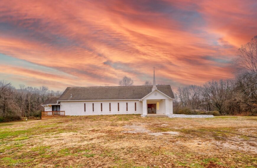 Wedding Venue For Sale near Fayetteville Arkansas, Arkansas Wedding Venue For Sale, Wedding venue for sale, wedding venue real estate, how to start a wedding venue, how to sell a wedding venue, wedding business for sale, wedding venue seller, wedding venue buyer