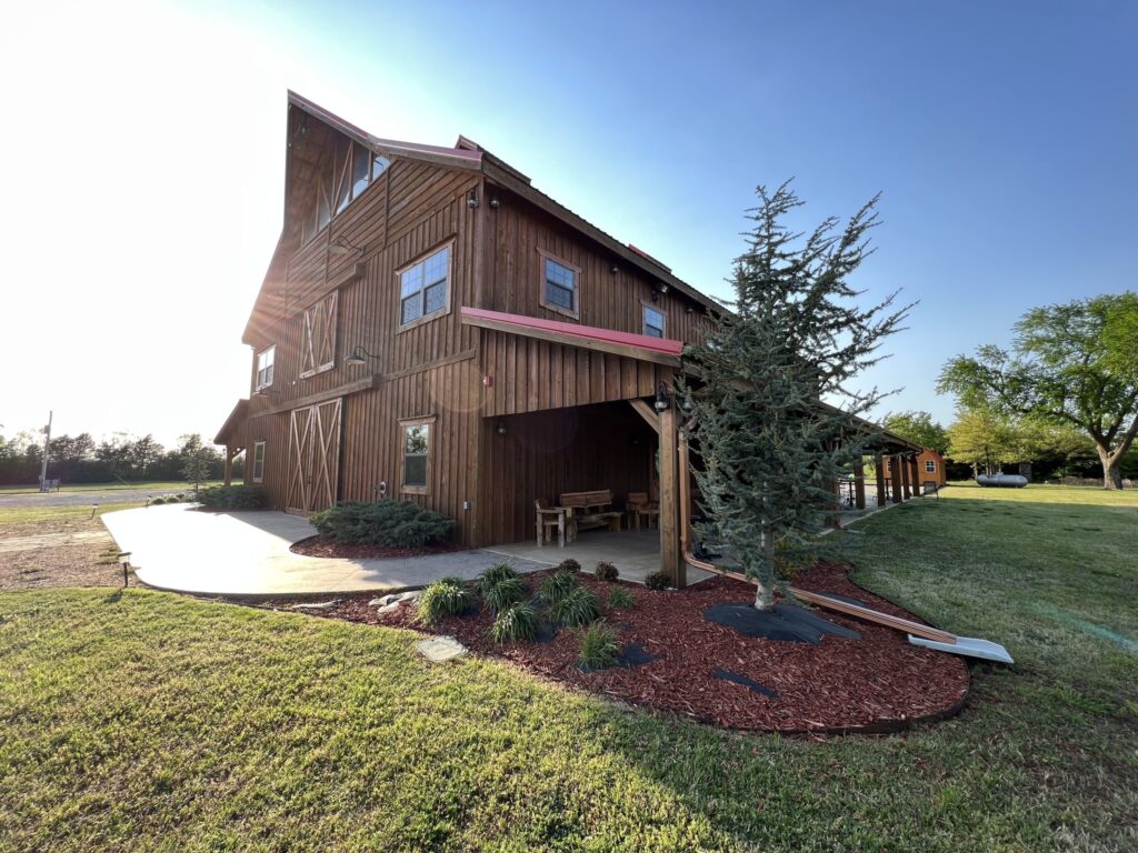 Wedding venue for sale in Oklahoma, northern Oklahoma, barn wedding venue for sale in Oklahoma. Wedding venue buyer, wedding venue seller, for sale by owner, how to sell a wedding venue, how to buy a wedding venue, wedding, buyer, seller, Wedding venue Tulsa, Wedding venue mid west, wedding barn for sale