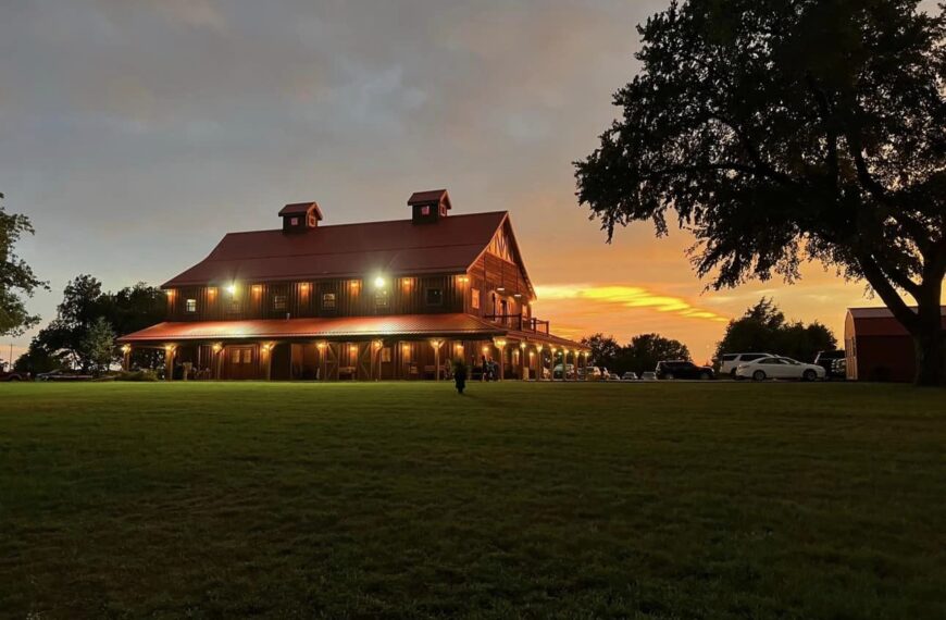 Wedding venue for sale in Oklahoma, northern Oklahoma, barn wedding venue for sale in Oklahoma.