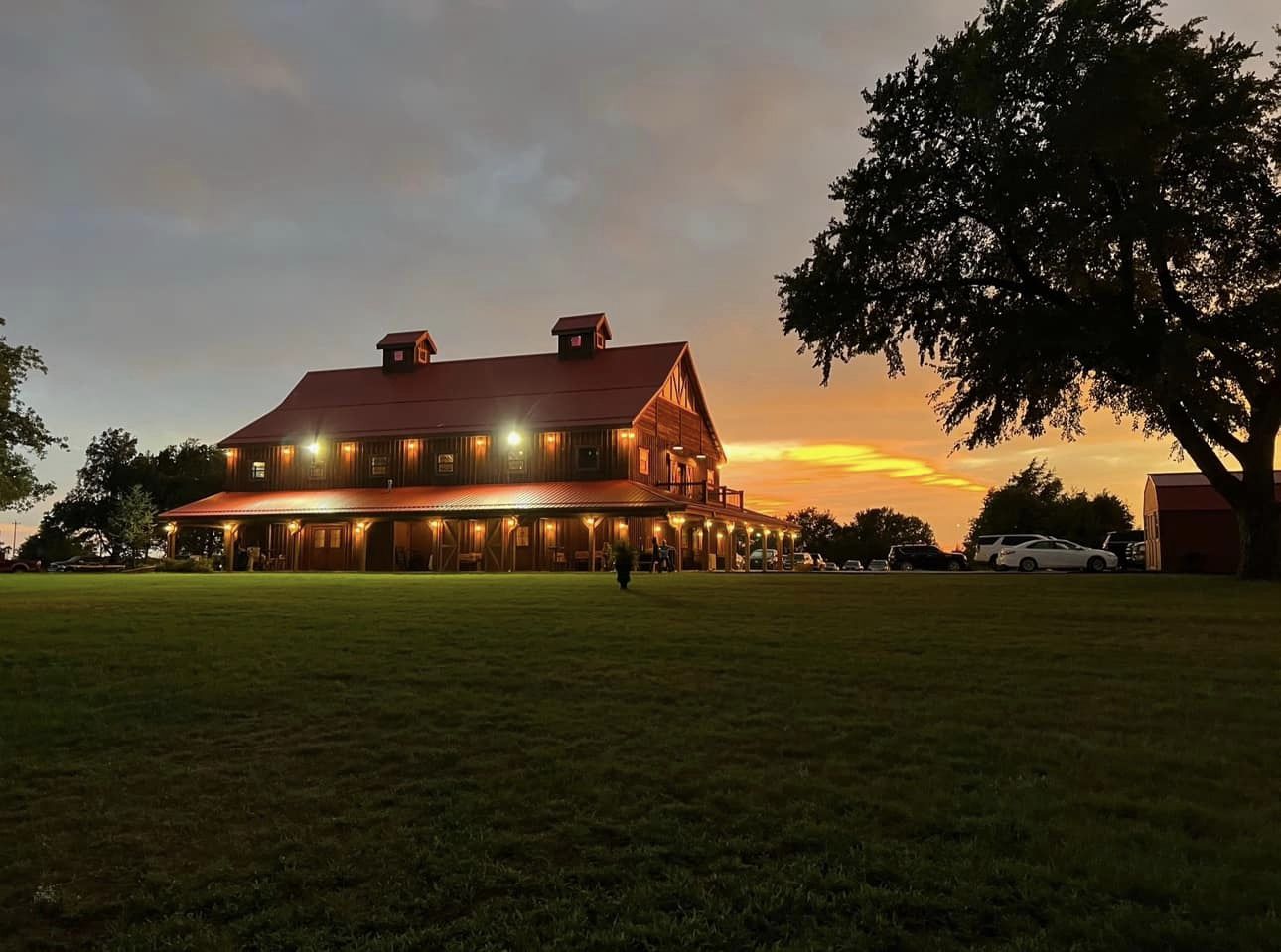 Wedding venue for sale in Oklahoma, northern Oklahoma, barn wedding venue for sale in Oklahoma.