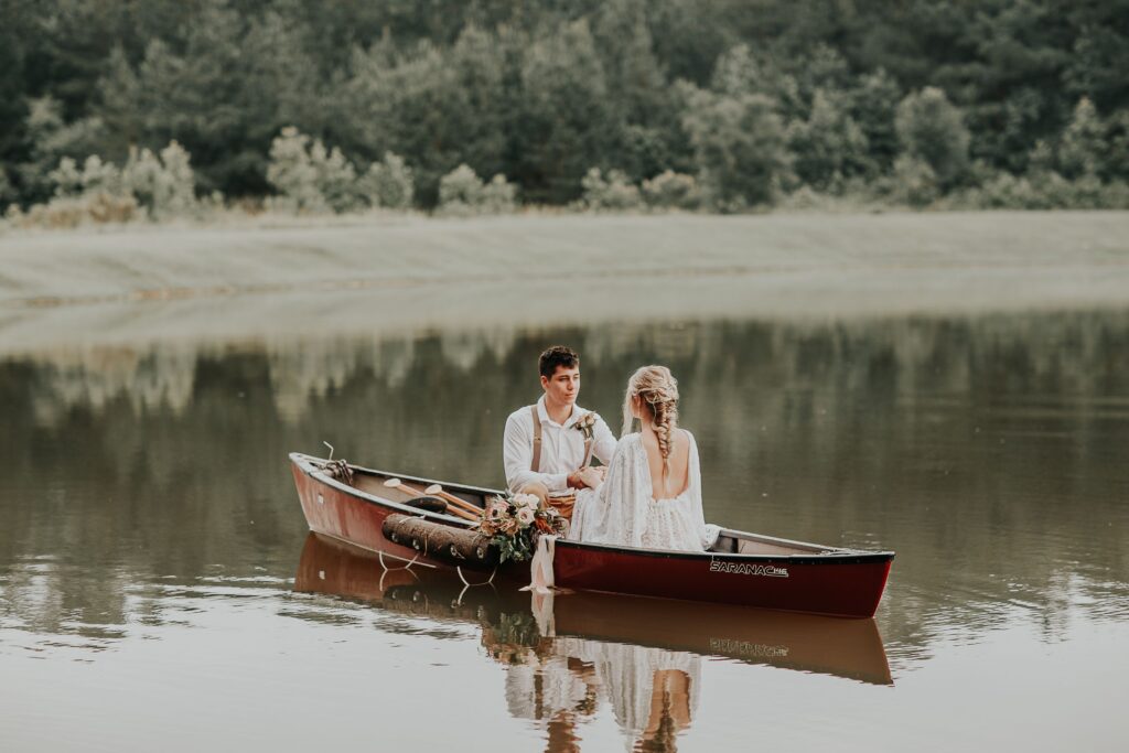 Luxury rustic waterfront wedding venue near Houston Texas, Lake Conroe Texas, waterfront wedding venue with bride and groom in a boat. 