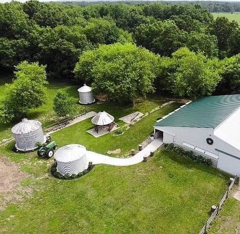 Wedding Venue Near Me: Spotlight on Ever Green Ranch Kalamazoo Michigan