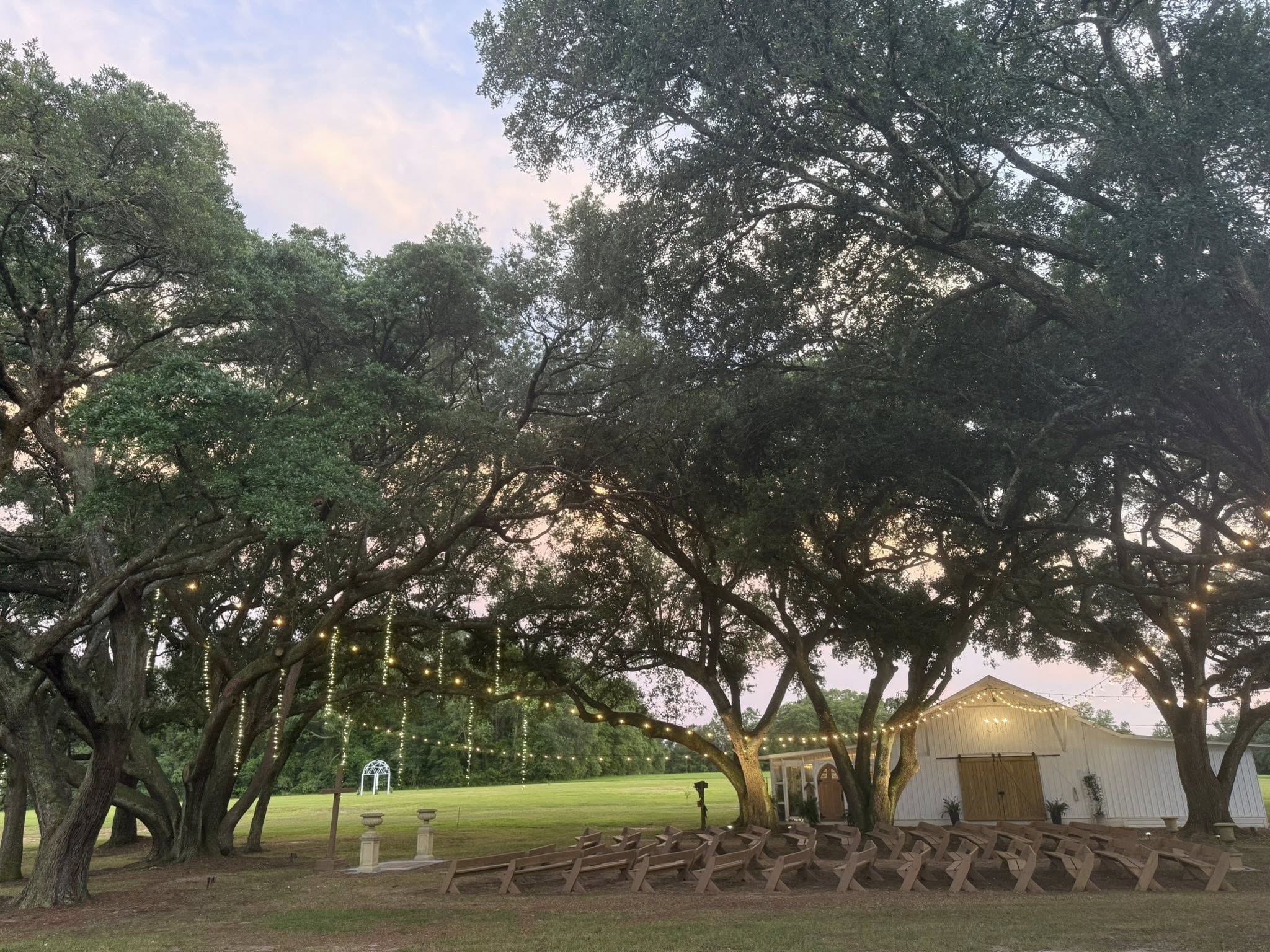 Gulf Shores Mississippi Wedding Venue Near Me: Chandelier Oaks