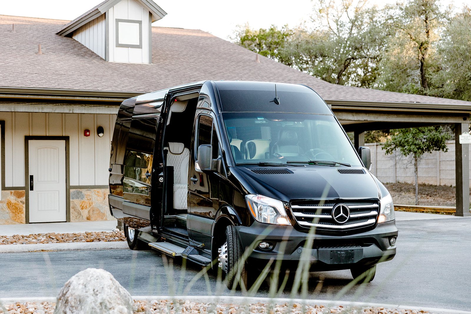 Fredericksburg Virginia Shuttle service limo rideshare
