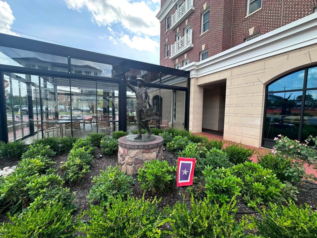 The Publisher Hotel in Downtown Fredericksburg VA 22401, offering cocktails, chef curated dining, fine dining at The Chophouse