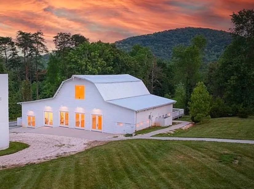 Redbird Ridge Estate, 171 Highway 127, Taylorsville, NC 28681
(704) 317-9036 Serving Charlotte, Concord, Asheville, Hickory, Lenoir, Winston Salem, Greensboro, and beyond