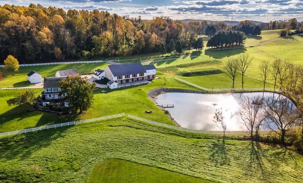 Mid-Atlantic destination wedding at Bluestone Estate in Lancaster County Pennsylvania
