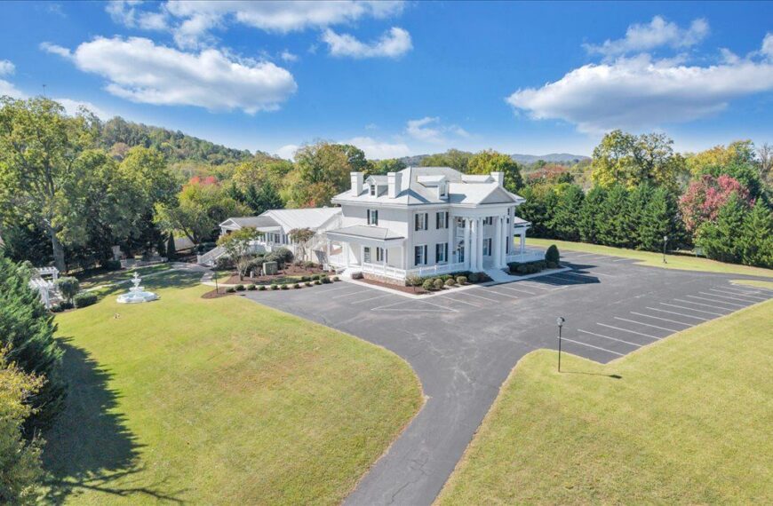 Exterior of historic wedding venue property for sale in Bedford VA