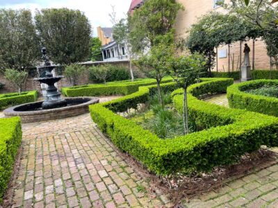 The Beauregard-Keyes House
www.bkhouse.org French Quarter Wedding Venue