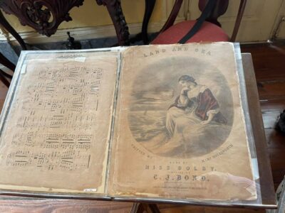 The Beauregard-Keyes House
www.bkhouse.org French Quarter Wedding Venue